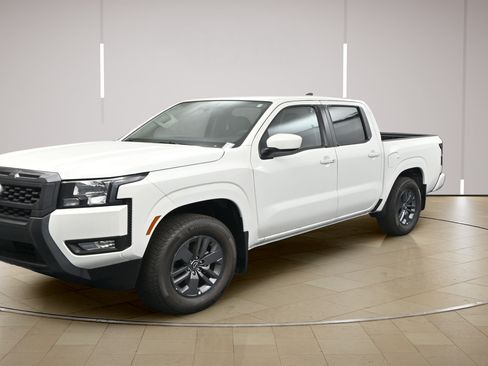 Certified 2025 Nissan Frontier SV w/ SV Convenience Package RWD image 2