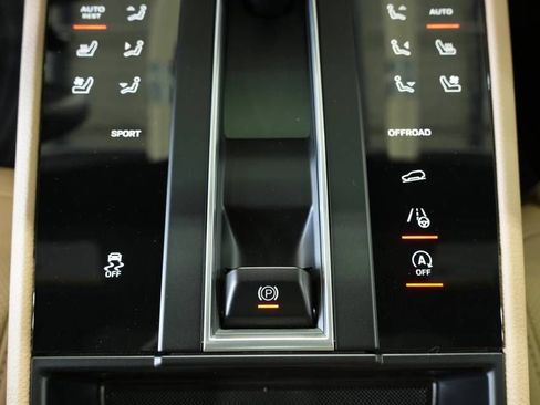 Certified 2025 Porsche Macan image 22