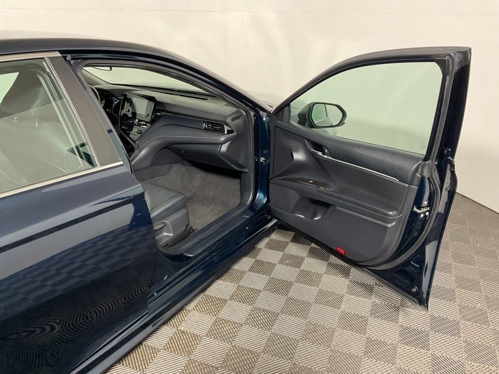 Used 2021 Toyota Camry SE FWD image 33
