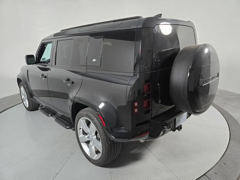 Used 2024 Land Rover Defender 110 X-Dynamic SE AWD/4WD image 17