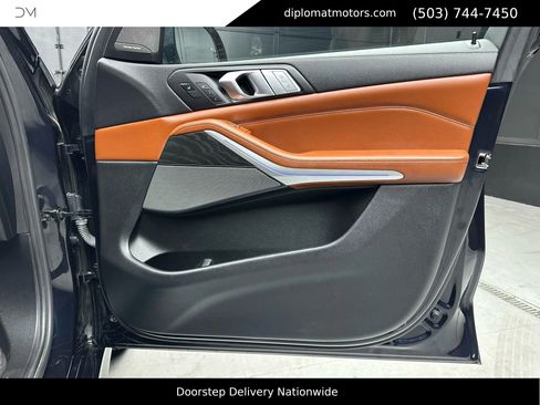 Used 2021 BMW X7 M50i image 40