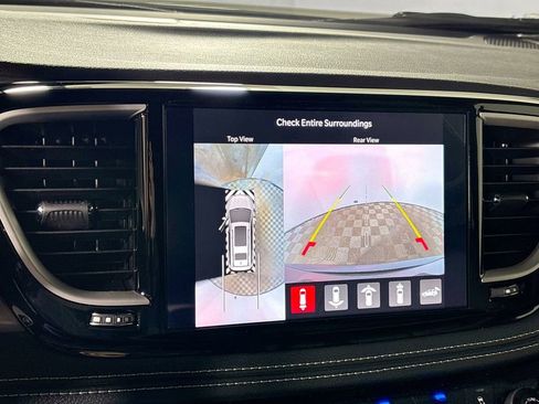 New 2026 Chrysler Pacifica Select AWD/4WD image 16