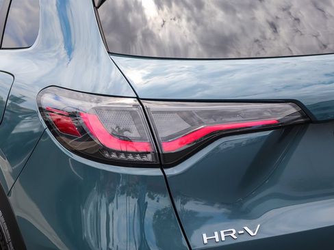 Used 2024 Honda HR-V Sport image 9