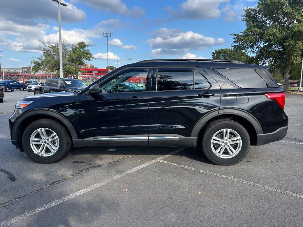 Used 2021 Ford Explorer XLT w/ Equipment Group 202A AWD/4WD image 4