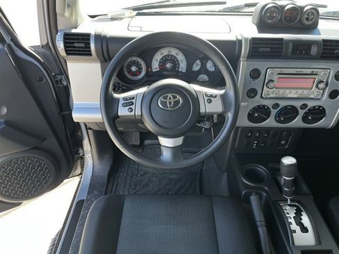 Used 2014 Toyota FJ Cruiser 4WD image 7