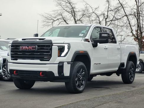 Used 2025 GMC Sierra 2500 AT4 image 10