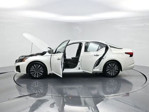 Used 2024 Nissan Altima 2.5 SV FWD image 28