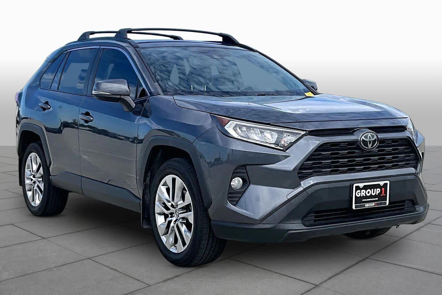 Used 2019 Toyota RAV4 XLE Premium FWD image 3