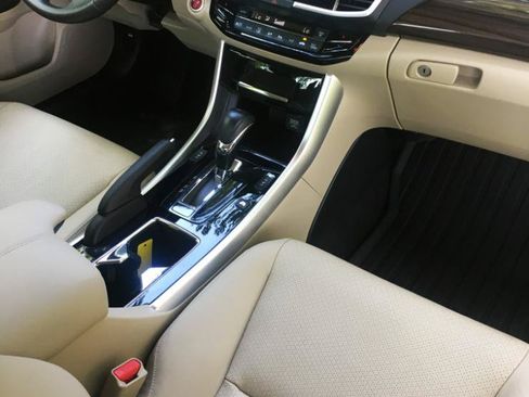 Used 2017 Honda Accord Touring image 26