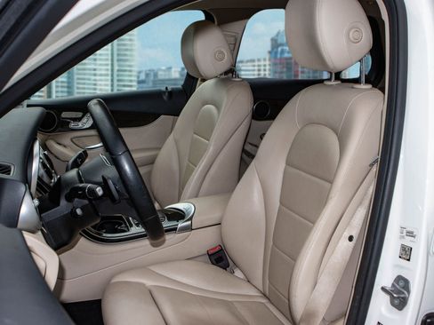 Used 2021 Mercedes-Benz GLC 300 w/ Premium Package image 16