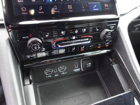 Used 2023 Jeep Grand Cherokee 4WD 4xe w/ Luxury Tech Group II image 18