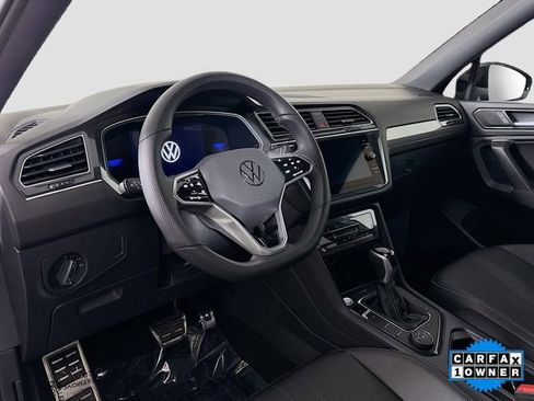 Certified 2024 Volkswagen Tiguan SE R-Line image 9
