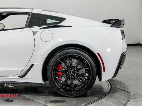 Used 2015 Chevrolet Corvette Z06 w/ 3LZ Preferred Equipment Group RWD image 41