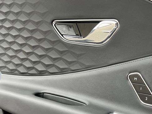 Used 2025 Bentley Flying Spur Plug-In Hybrid image 53