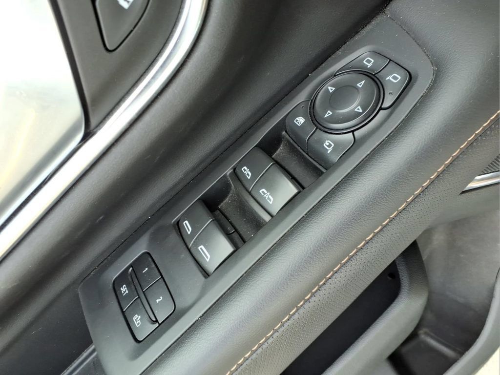 Used 2022 GMC Yukon XL AT4 AWD/4WD image 17