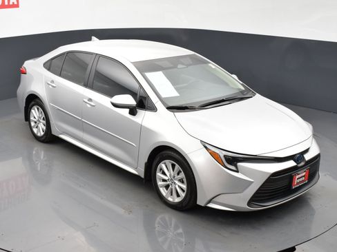Used 2024 Toyota Corolla LE w/ LE Convenience Package FWD image 22