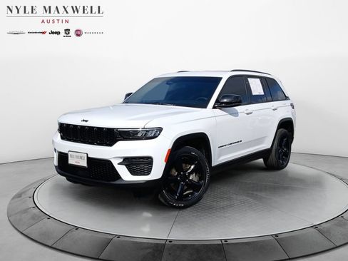 Used 2023 Jeep Grand Cherokee Altitude RWD image 1