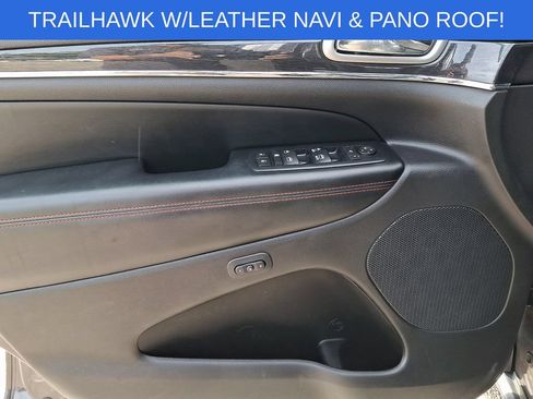 Used 2017 Jeep Grand Cherokee Trailhawk w/ Trailhawk Luxury Group AWD/4WD image 12
