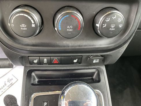 Used 2017 Jeep Patriot Latitude AWD/4WD image 20