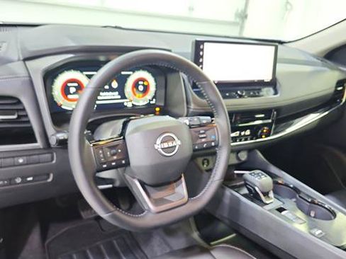Certified 2026 Nissan Rogue SL FWD image 18