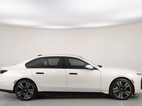 Used 2023 BMW i7 xDrive60 image 64