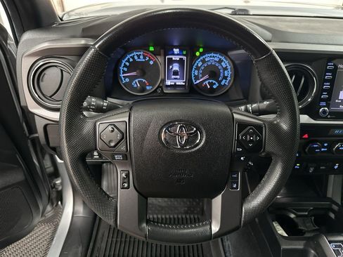 Used 2022 Toyota Tacoma TRD Off-Road w/ Technology Package AWD/4WD image 14