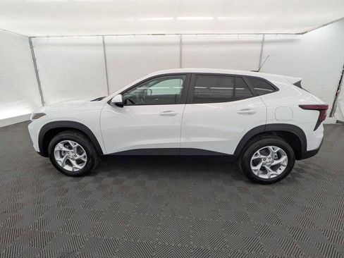 New 2026 Chevrolet Trax LS w/ LS Convenience Package FWD image 3