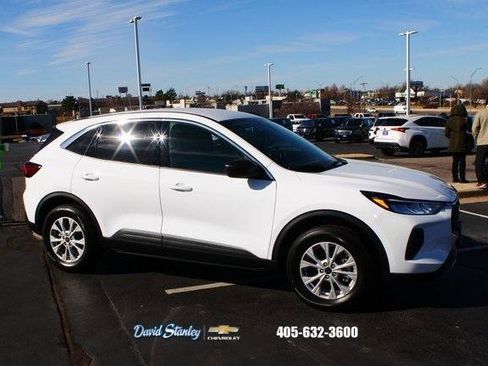 Used 2023 Ford Escape Active image 1