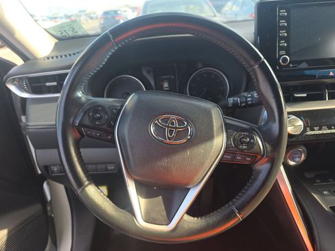 Used 2021 Toyota Venza LE AWD/4WD image 11