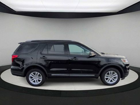 Used 2018 Ford Explorer XLT w/ Equipment Group 202A image 9