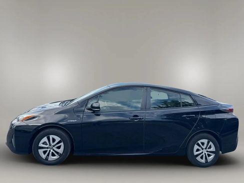 Used 2018 Toyota Prius Three FWD image 6