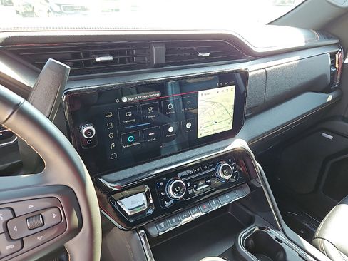 Used 2024 GMC Sierra 2500 AT4 w/ AT4 Premium Plus Package image 16