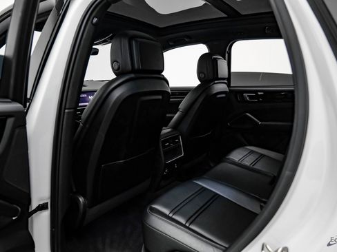 Used 2023 Porsche Cayenne image 72