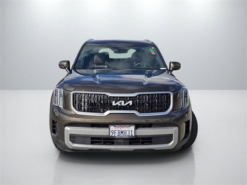 Used 2023 Kia Telluride EX w/ EX Captain's Chair Package image 2