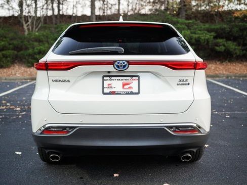 Used 2022 Toyota Venza XLE image 8