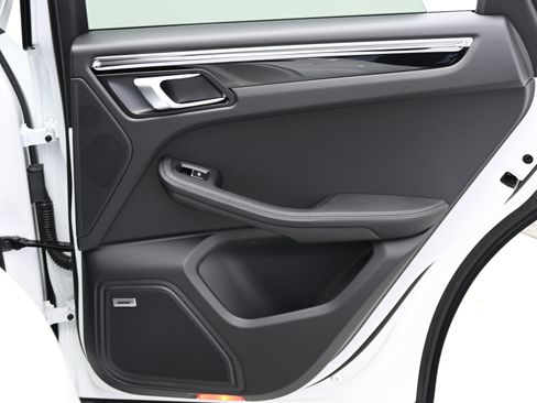 Used 2025 Porsche Macan image 20