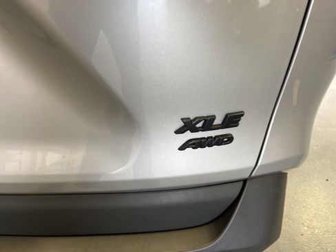 Used 2021 Toyota RAV4 XLE Premium image 6