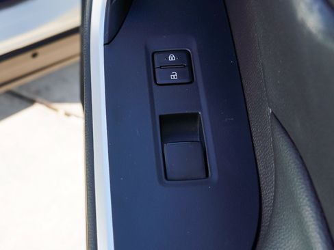 Used 2022 Toyota RAV4 LE AWD/4WD image 26