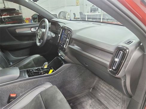 Used 2021 Volvo XC40 T5 R-Design w/ Protection Package image 34