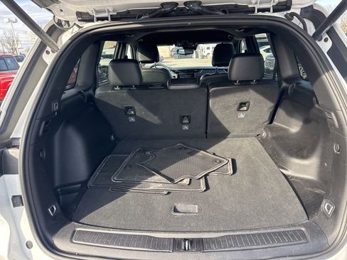 Used 2024 Jeep Grand Cherokee Altitude image 7