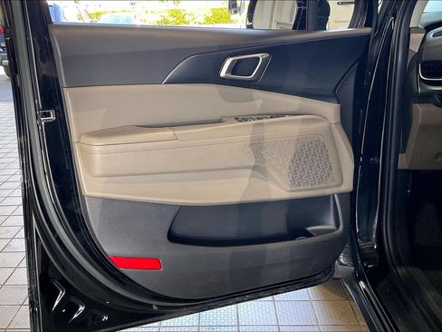 Used 2026 Kia Carnival FWD image 2