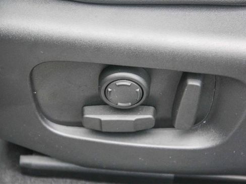 New 2026 Land Rover Range Rover Velar Dynamic SE image 18