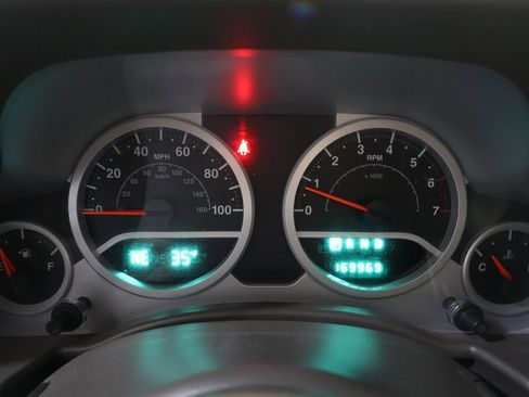 Used 2007 Jeep Wrangler Unlimited Sahara w/ Dual Top Group image 8