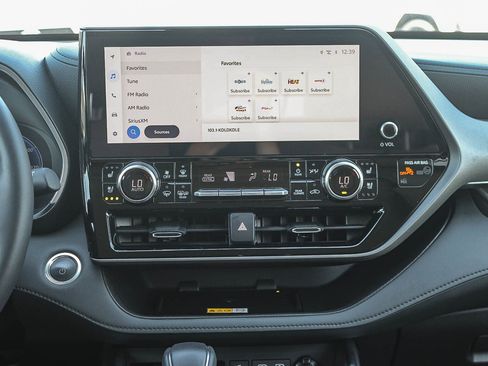 Certified 2025 Toyota Highlander Limited image 14