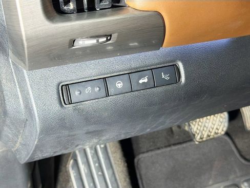 Used 2022 Nissan Pathfinder Platinum w/ Lighting Package (N93) AWD/4WD image 10