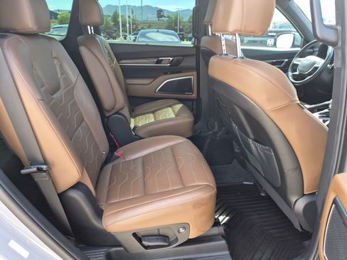 Certified 2022 Kia Telluride SX w/ SX Prestige Package AWD/4WD image 31