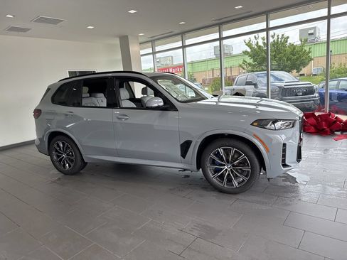New 2026 BMW X5 xDrive40i w/ M Sport Package AWD/4WD image 1