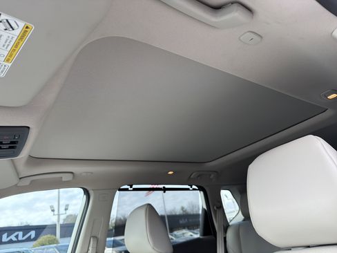 Used 2023 Nissan Rogue SV w/ SV Premium B Package image 33