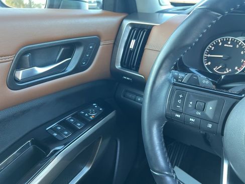 Used 2022 Nissan Pathfinder Platinum w/ Cargo Package image 18