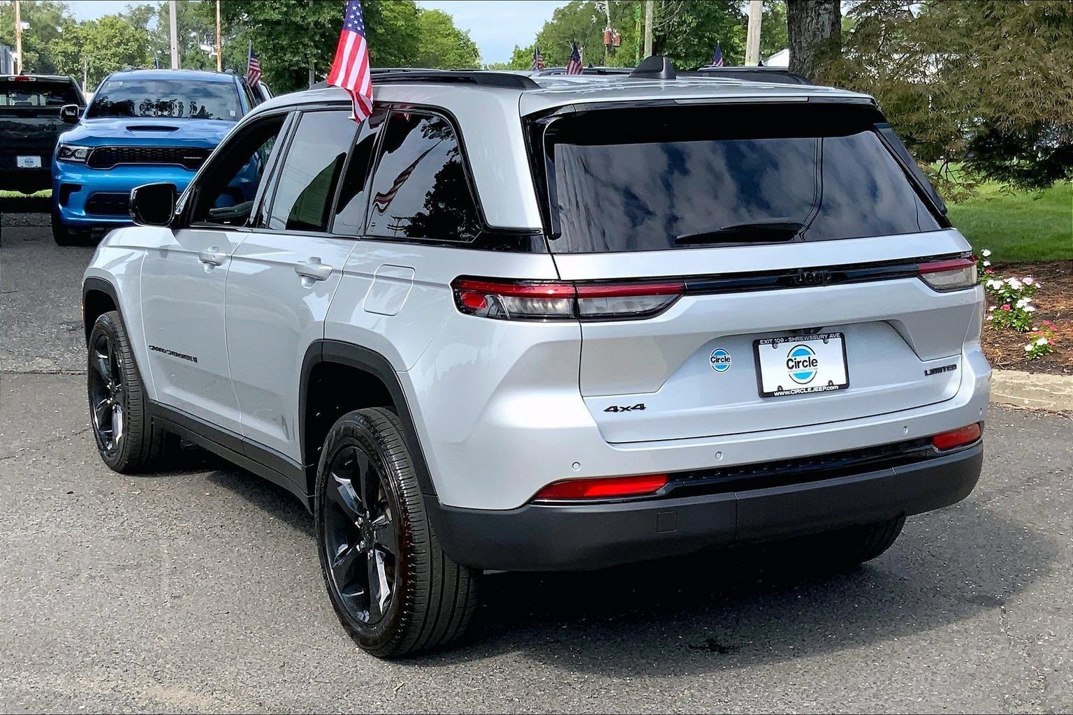 Certified 2025 Jeep Grand Cherokee Limited w/ Black Appearance Package AWD/4WD image 10